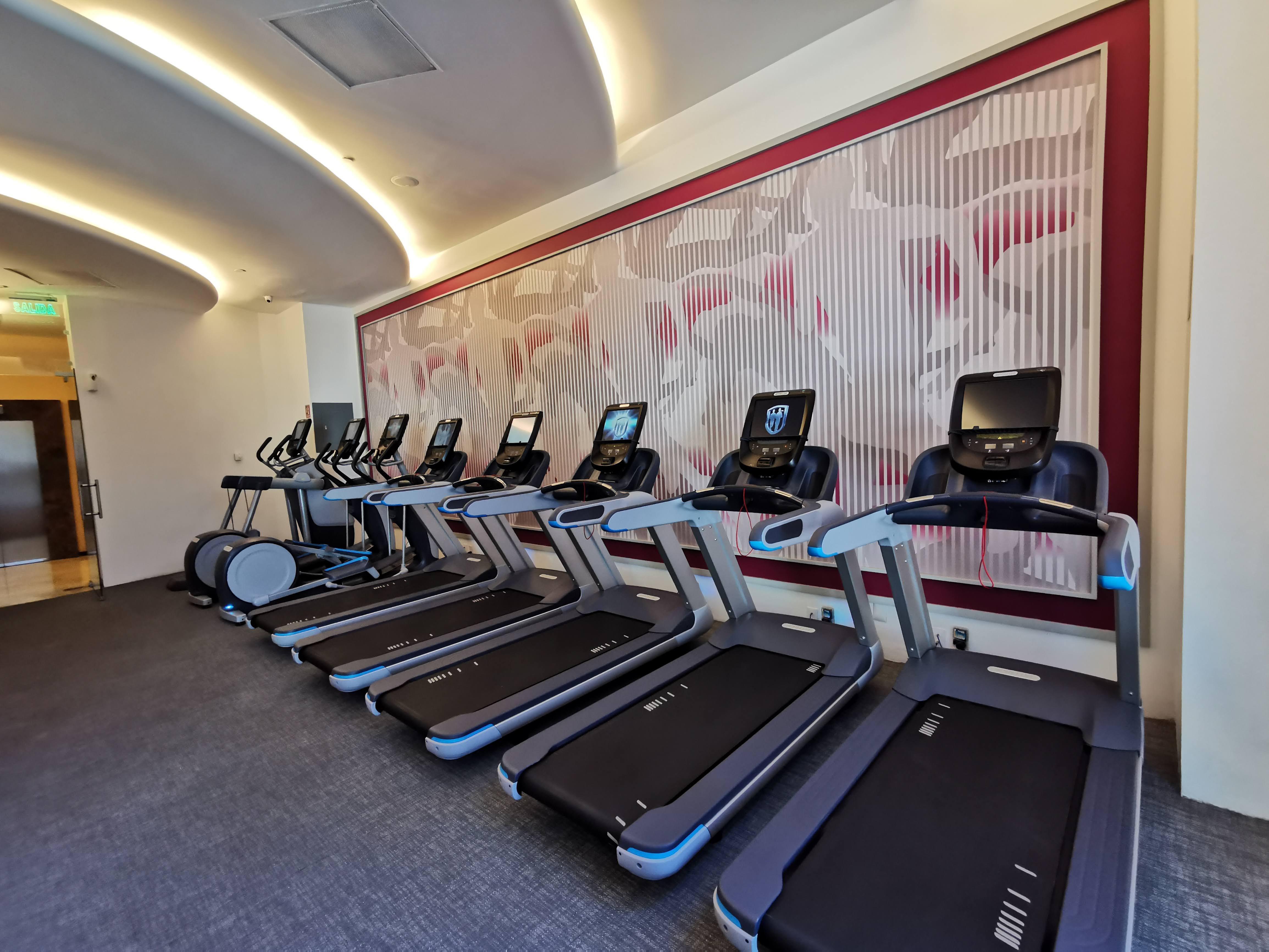 Belair Unique Mexico City Wtc, Trademark By Wyndham Екстериор снимка A row of treadmills